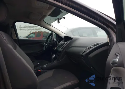 2014 Ford Focus Se z USA, uszkodzony, nr VIN 1FADP3K24EL210464